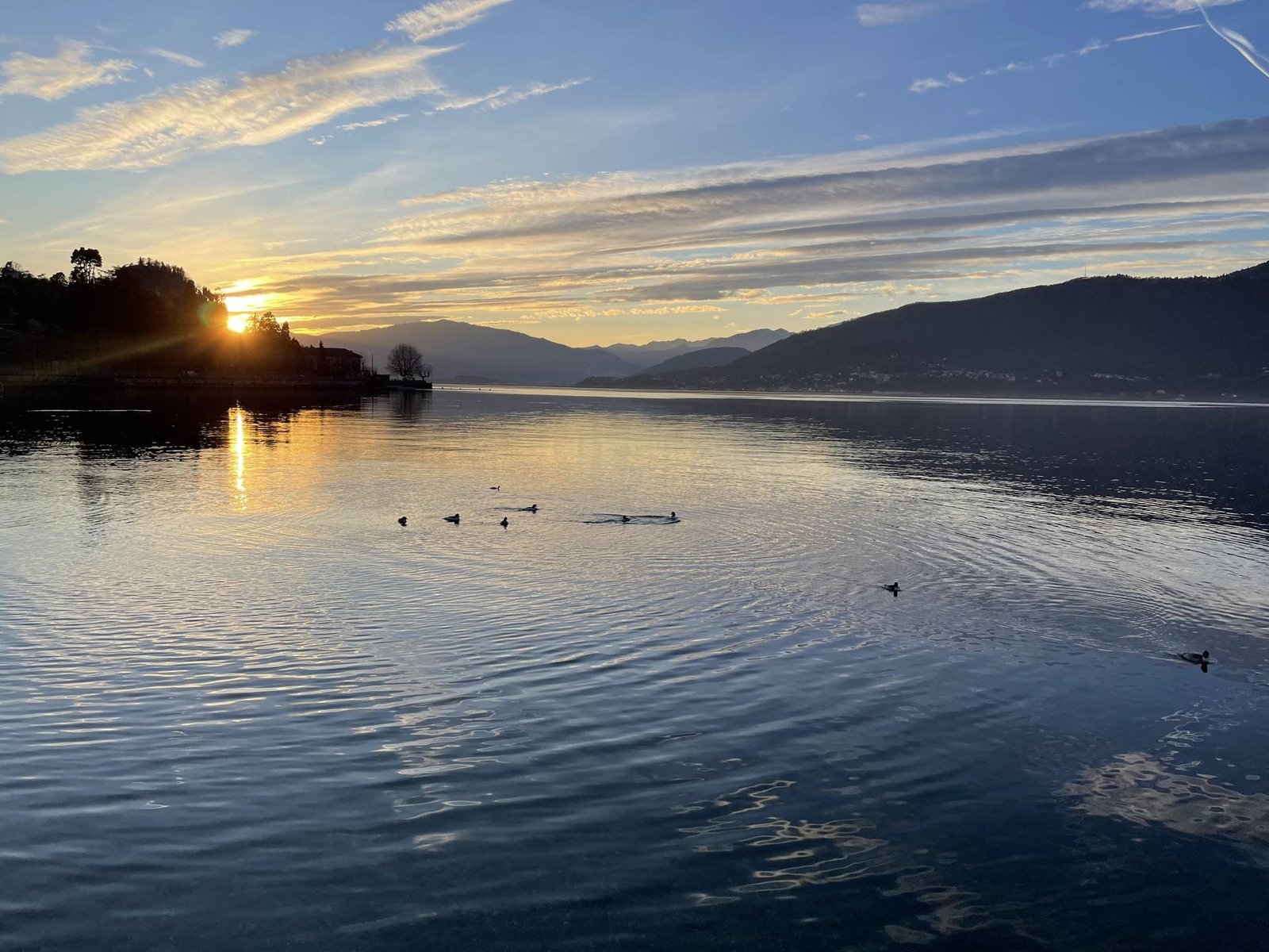 Tramonto sul Lago Maggiore - RentuGoo gestione case vacanza